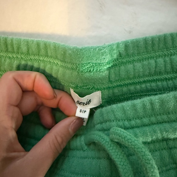 Aerie Vibrant Green Lounge Set - Picture 4 of 5